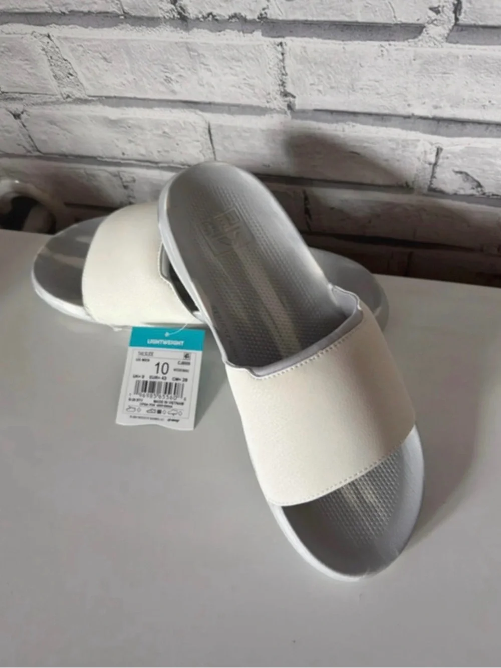 Reef Men's Size 10 Tailslide Slip on Sandals. White. New with Tags